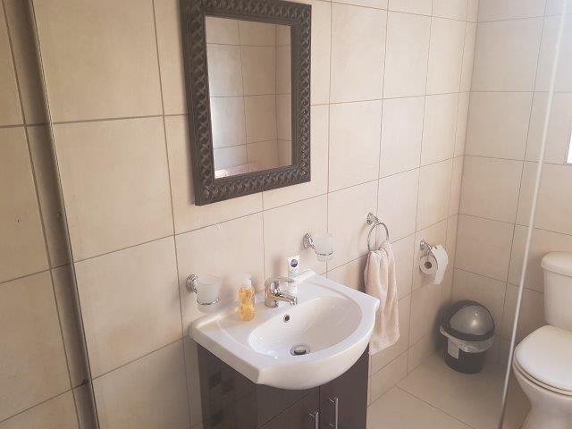 Room 3 Image 4