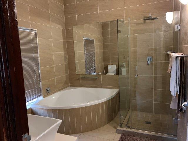 Room 4 Image 3